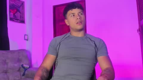 noah_223 online show from February 14, 7:22 am