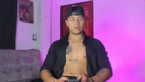 noah_223 online show from April 18, 6:37 am