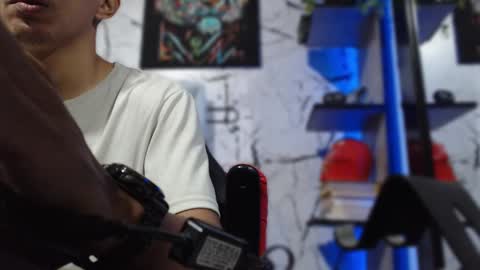 Snapshot of noah_89r chatting on February 16, 4:09 am Sebastian online show from February 16, 4:09 am