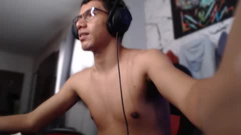 Snapshot of noah_89r chatting on February 17, 7:33 pm Sebastian online show from February 17, 7:33 pm