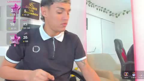 Snapshot of noah_carter66 chatting on October 6, 1:12 am noah online show from October 6, 1:12 am