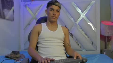 Snapshot of noah_carter66 chatting on January 15, 1:09 pm noah online show from January 15, 1:09 pm