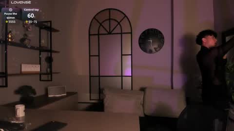 noah_dupont_ online show from November 16, 11:56 am