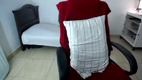 noah_ferrari8 online show from December 27, 11:39 am