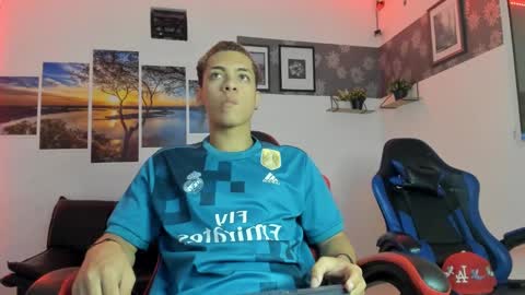 noah_flynn1 online show from March 25, 10:55 am