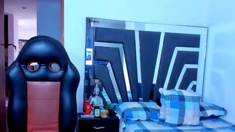 Noah Harris01 online show from February 4, 1:15 pm