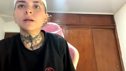 noah hehim    online show from January 22, 1:10 am