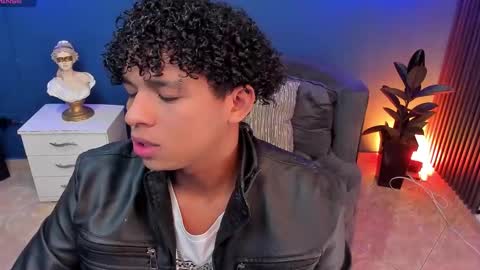 noah_smith04 online show from October 16, 12:16 pm