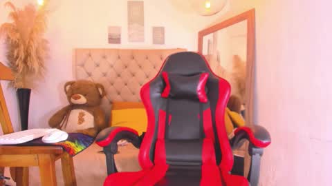 N O AH - S T H O  N E online show from February 15, 8:13 am