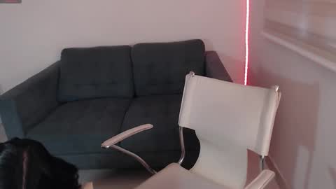 noah_white3 online show from February 27, 4:10 pm