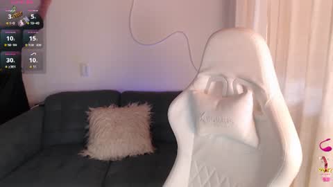 noah_white3 online show from June 18, 12:21 pm