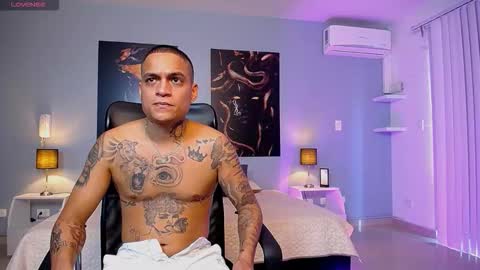 Snapshot of noahdiaz__ chatting on October 17, 3:05 pm noahdiaz__ online show from October 17, 3:05 pm