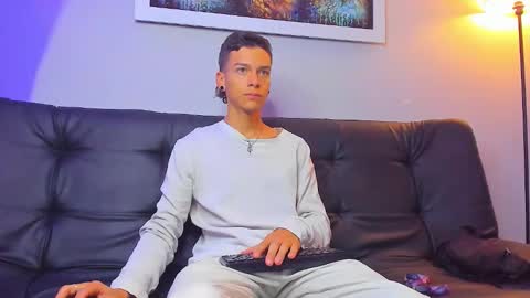 noahh_sky online show from April 27, 3:15 am