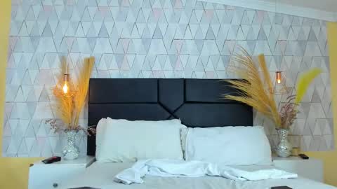 Noah online show from March 27, 7:04 pm