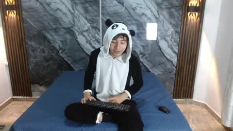    online show from April 17, 11:23 am