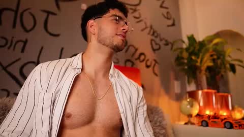 kevin online show from October 8, 11:21 pm