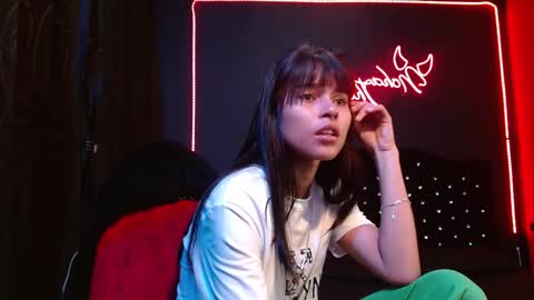 Noha Thomson online show from November 18, 4:48 am