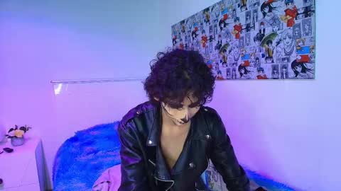 maxie online show from October 18, 4:49 am