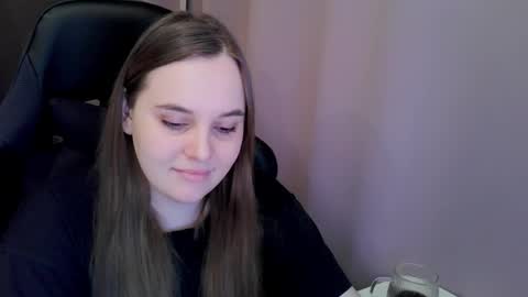 noir_ember_ online show from March 3, 3:52 pm