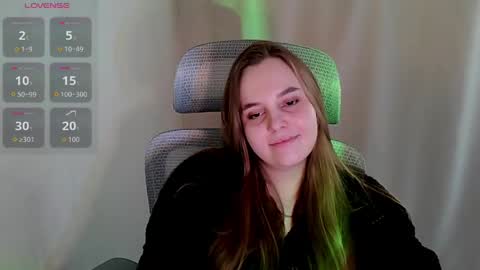 noir_ember_ online show from June 3, 4:01 pm