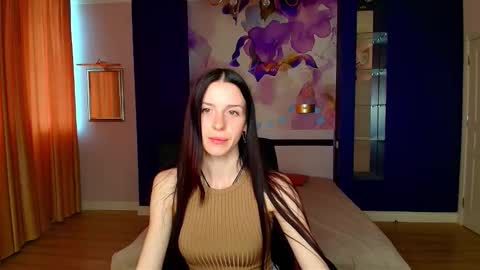 NoirDiva online show from May 12, 11:30 am