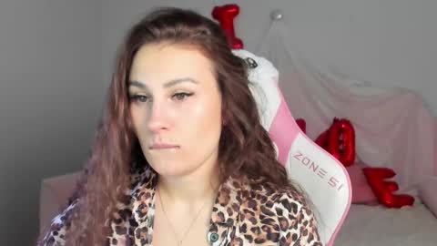 NoraFoxes online show from February 18, 5:18 am