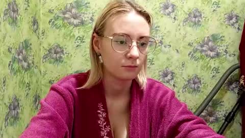 Lola online show from October 23, 1:23 pm