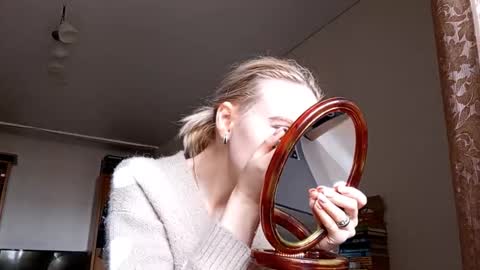 Lola online show from October 12, 6:06 am