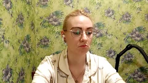 Lola online show from December 3, 9:10 am