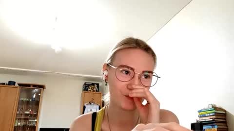 Lola online show from November 29, 1:19 pm