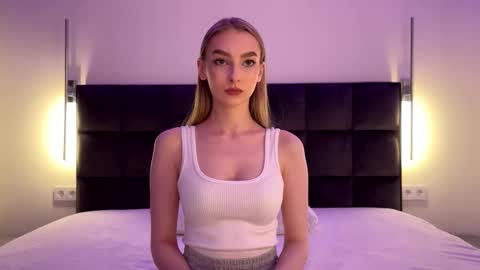 Goldie online show from November 2, 4:51 pm