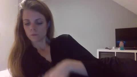 Alice  Nudgeman online show from October 31, 9:59 pm