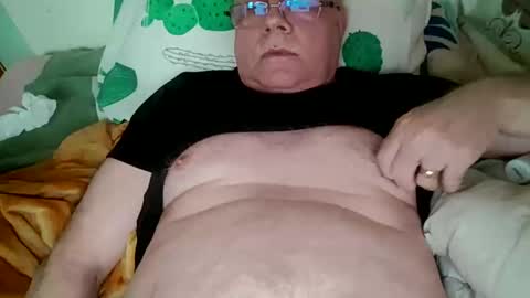 nukiss online show from March 6, 1:35 pm