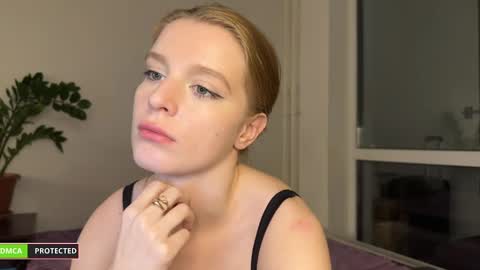 nura_foxx online show from December 14, 3:17 am