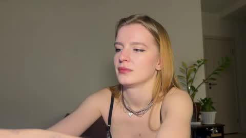 nura_foxx online show from March 7, 2:11 am