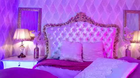  NXY  online show from September 28, 7:23 pm