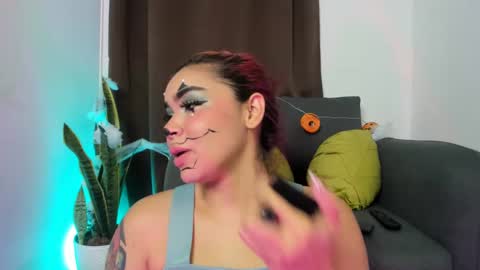 Nia online show from October 2, 11:36 pm