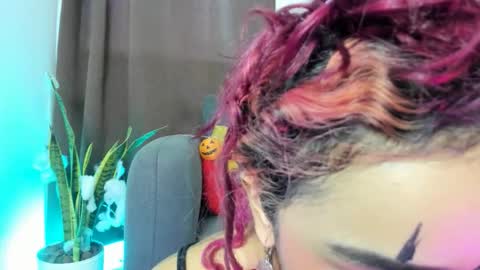 Nia online show from October 24, 8:31 pm