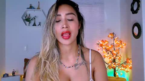 Nycole online show from December 23, 10:12 pm