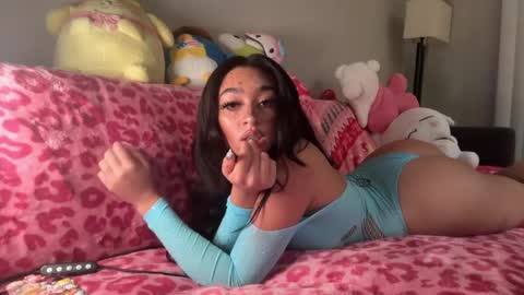 nylasinns online show from May 27, 2:08 am