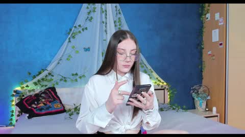 Kat online show from December 1, 8:00 pm