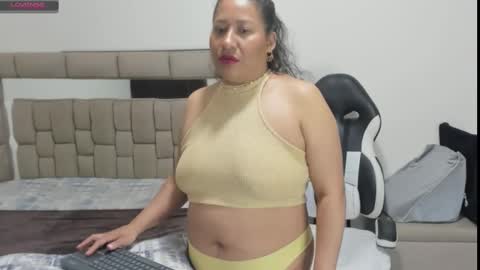 nyomi browm online show from March 5, 5:50 am