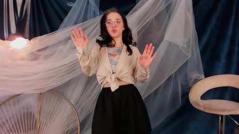 Mia online show from January 7, 7:13 am