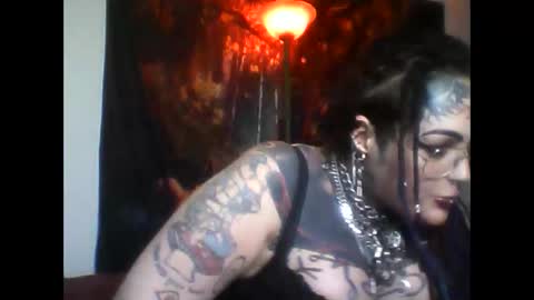Snapshot of nyxvelon chatting on October 19, 1:43 am Domina Nyx online show from October 19, 1:43 am