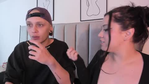 Sara Help me reach 1000 followers online show from April 15, 2:42 pm