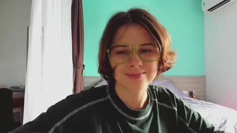 Evie online show from December 2, 5:30 am