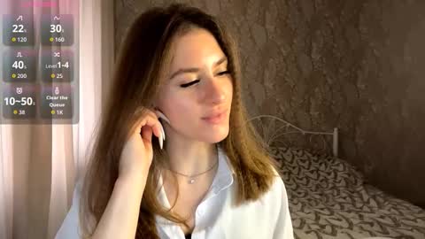 Mia online show from December 23, 9:04 am