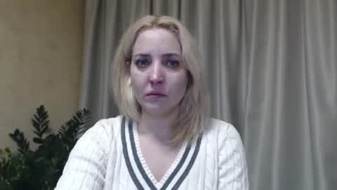 Snapshot of ohsweetmari chatting on February 8, 11:33 am Mari online show from February 8, 11:33 am