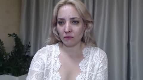 Snapshot of ohsweetmari chatting on September 20, 5:27 pm Mari online show from September 20, 5:27 pm