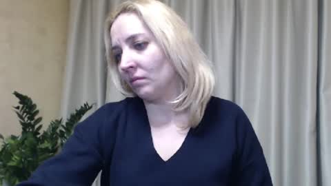 Snapshot of ohsweetmari chatting on February 26, 6:15 pm Mari online show from February 26, 6:15 pm